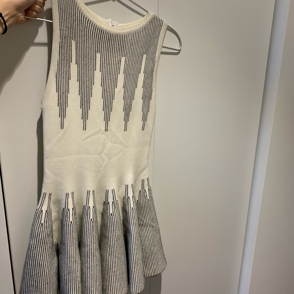 Designer brand mini dress - Picture 2 of 4